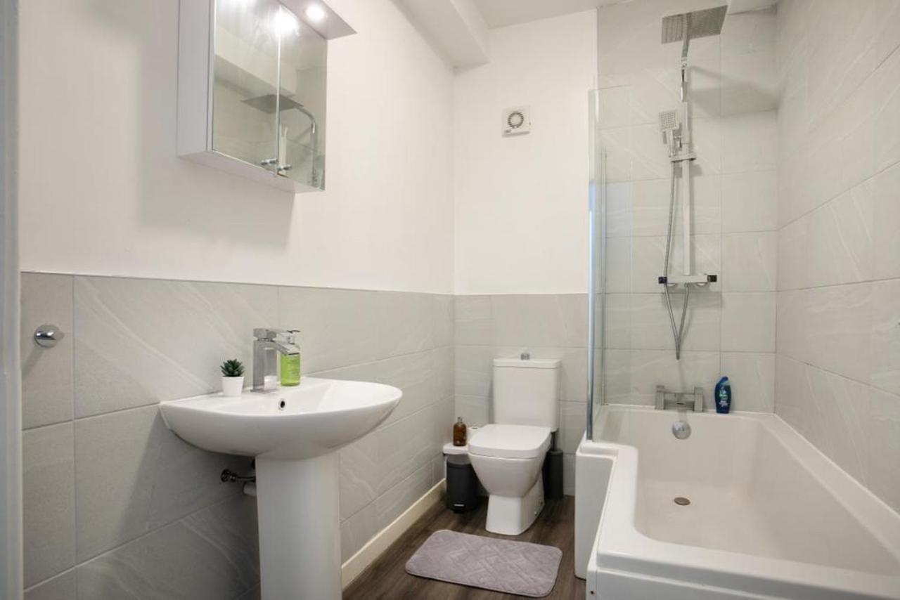 Spacious 2 Bedroom Apartments - 5 Mins From Qmc, Universities And City Centre! Nottingham Ngoại thất bức ảnh